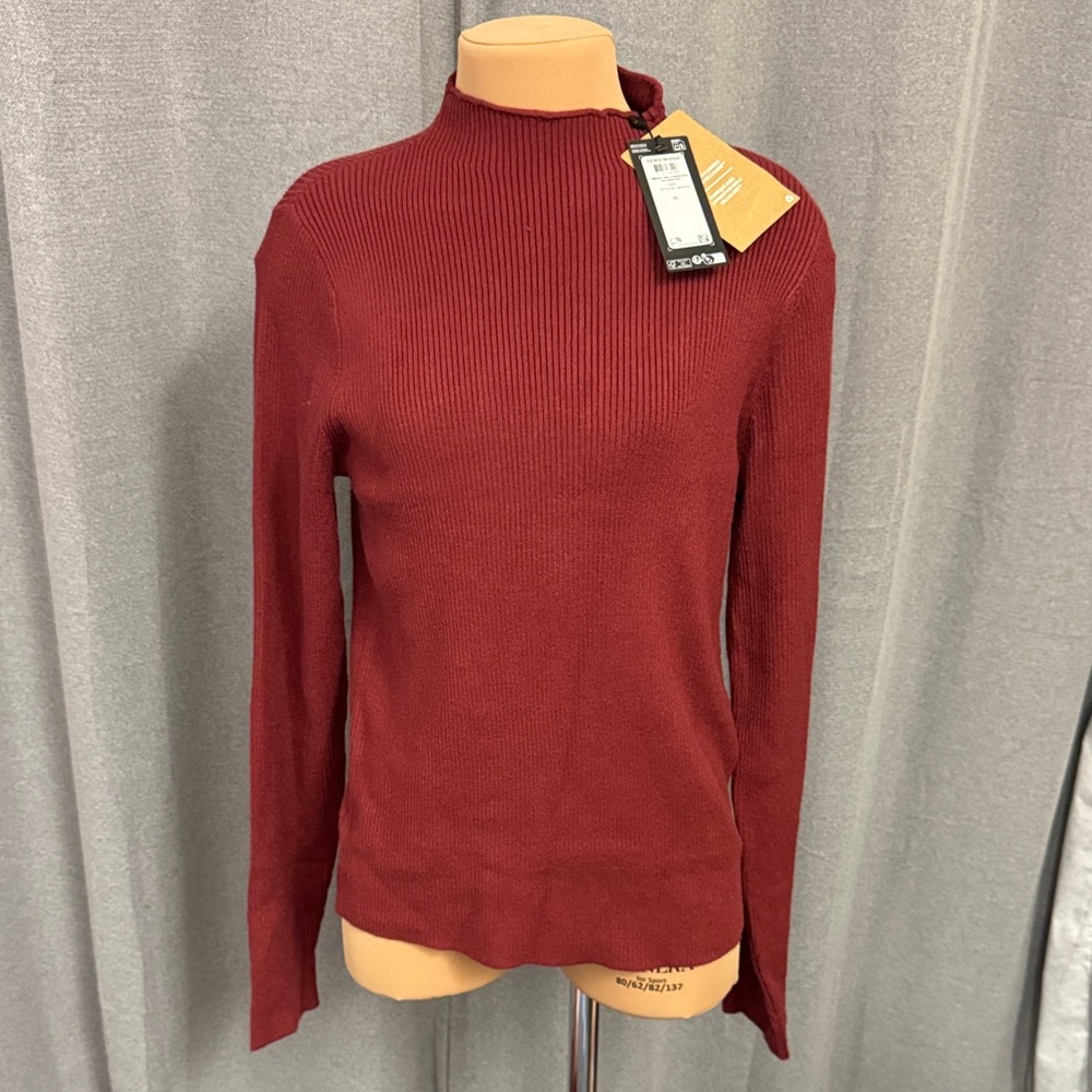 Vero Moda Ribbed Mock Neck Sweater in Burgundy